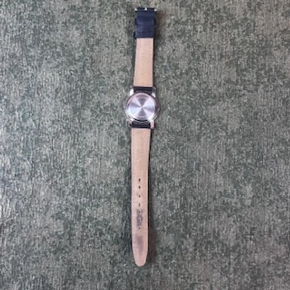 Casual Corner‎ Women's White Dial Quartz Watch Black Leather Band Japan Movement